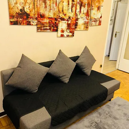 Central Apartment Milano شقة ميلان