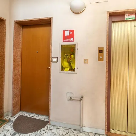 Central Apartment Milano 아파트 *